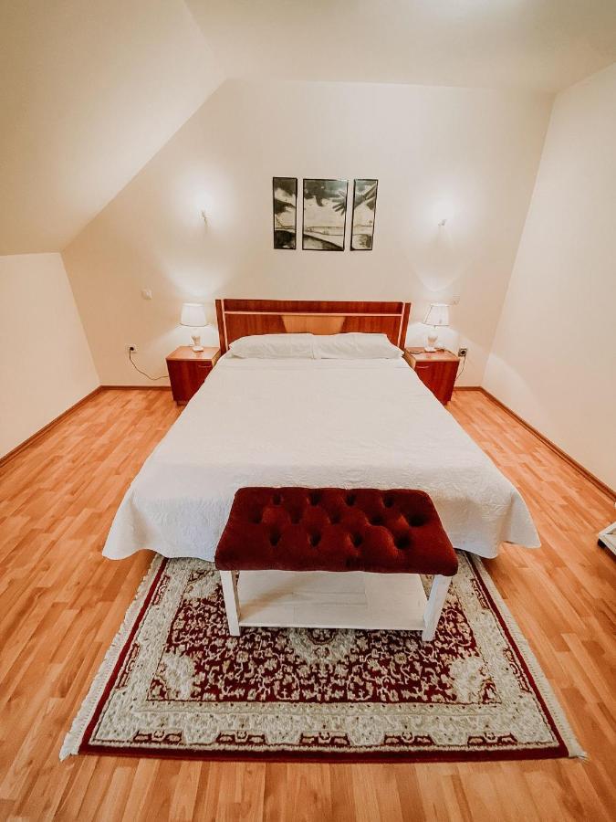Cosy Bedroom For 2 With Balcony In A Family Villa Turnu Magurele Luaran gambar